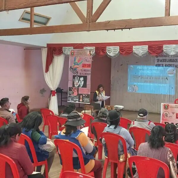 Mujeres conociendo sus derechos contra la violencia
